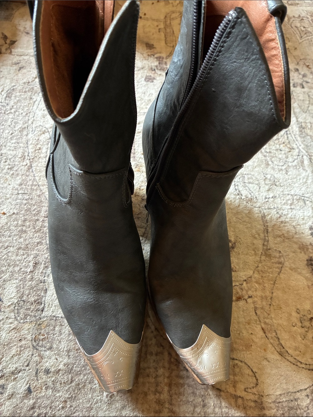 BEAST FASHION Gray Ankle Boots with Metallic Silver Toe Caps one is dented 8.5